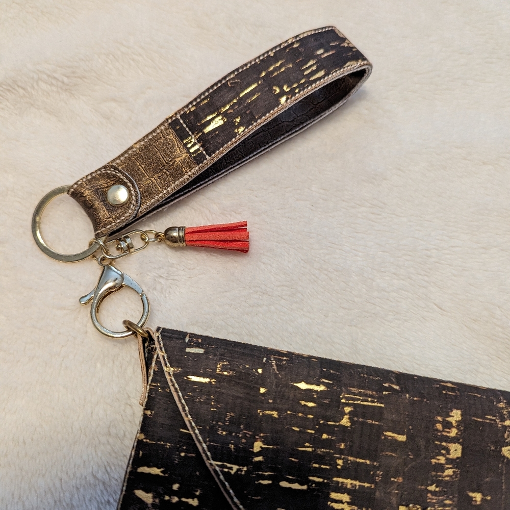 Unbranded Cork Wristlet or clutch with a Brass Bee closure. - Picture 6 of 6